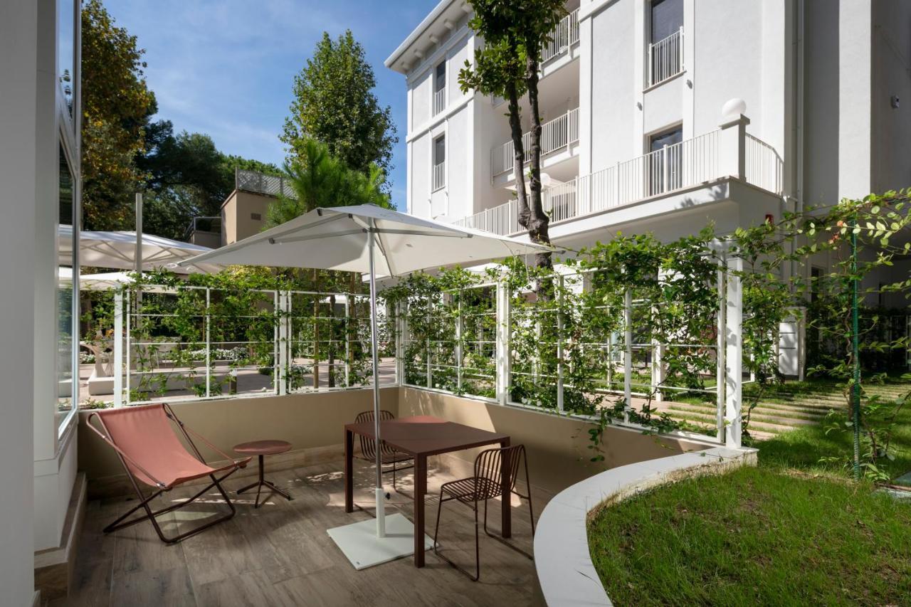 Elegance Riccione Aparthotel Exterior photo
