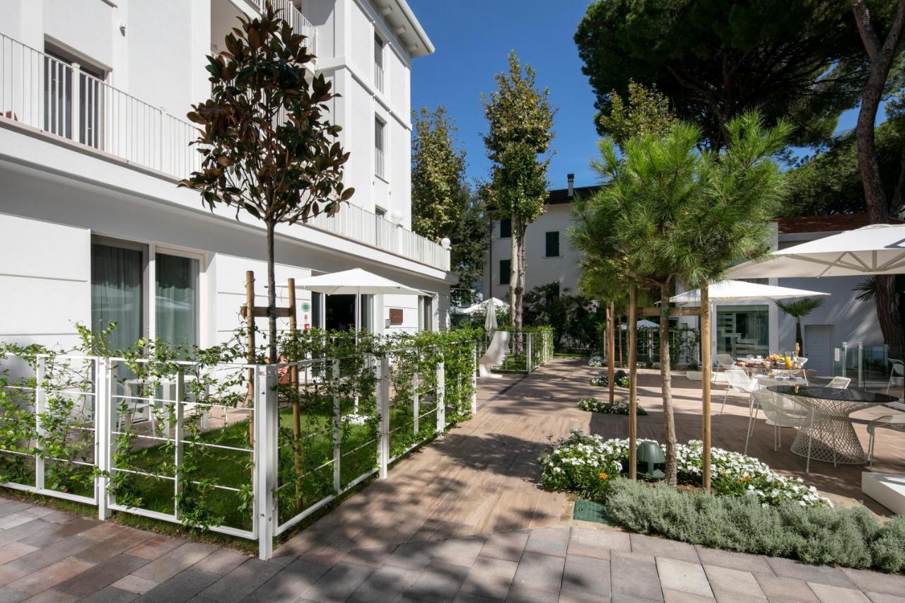 Elegance Riccione Aparthotel Exterior photo